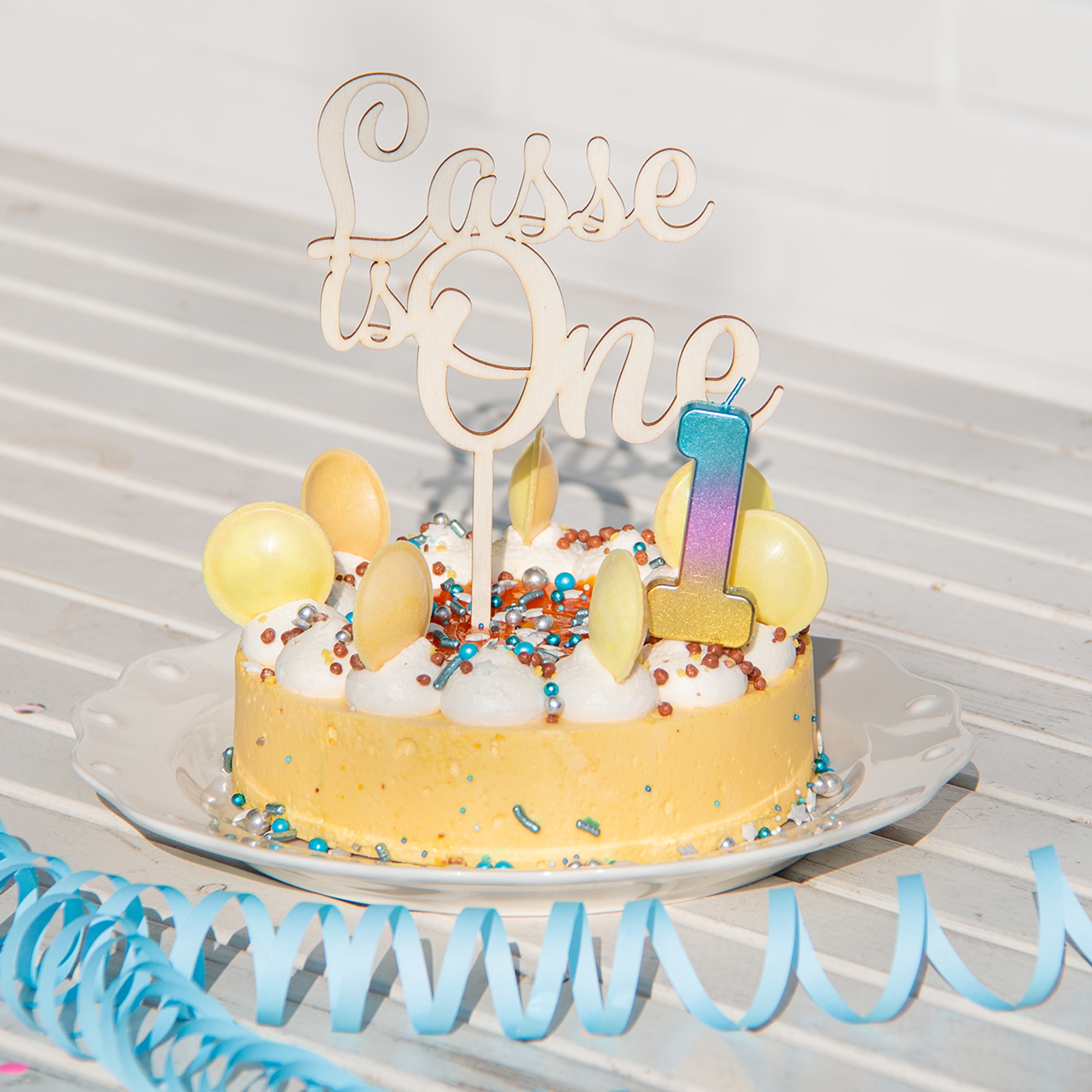 Cake Topper "is One"