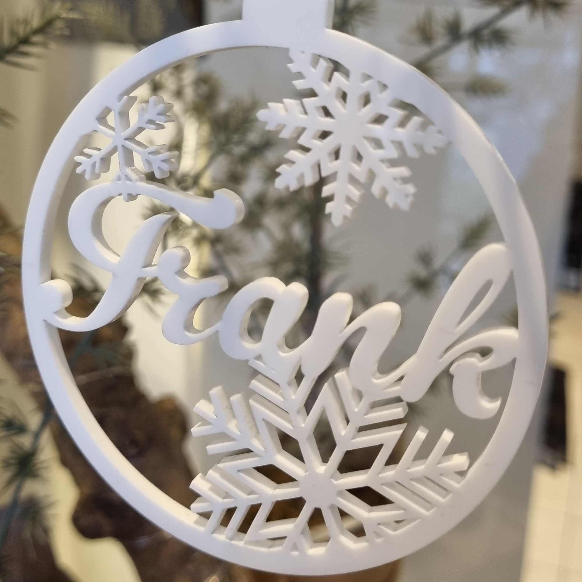 Geschenkanhänger Baumkugel Weiß Geschenkanhänger Baumkugel Weiß