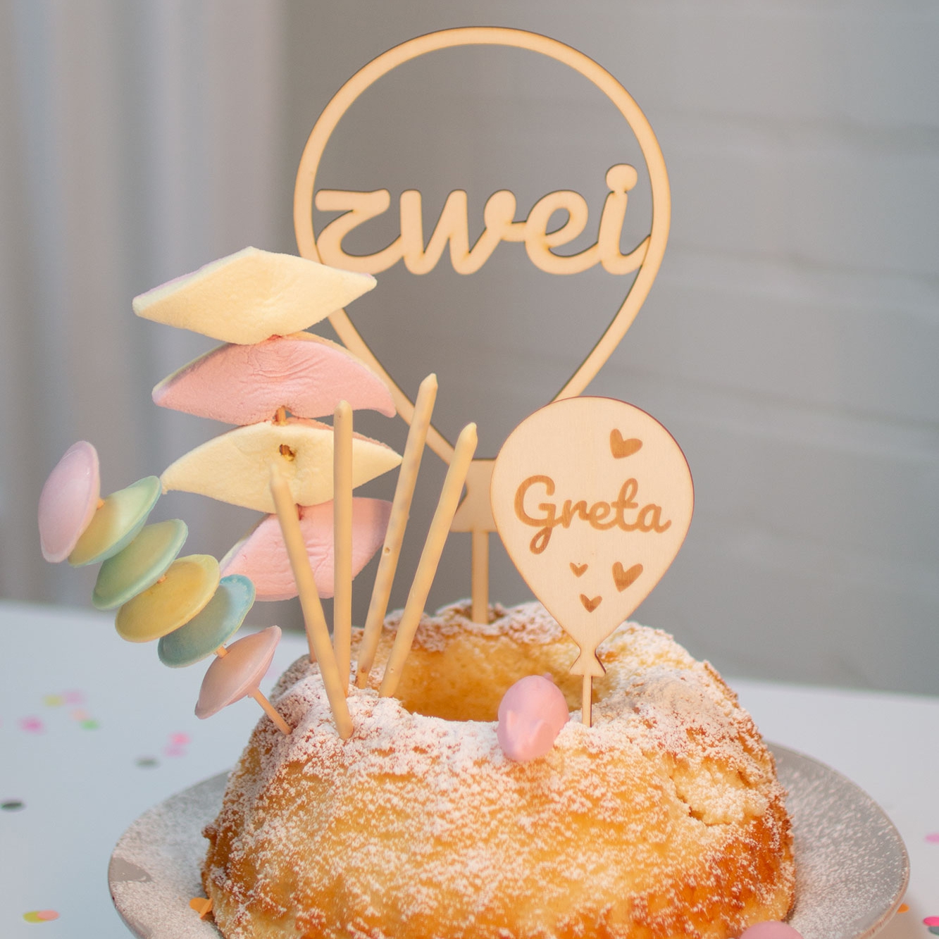 Cake Topper Ballon mit Herzen Zahl 2