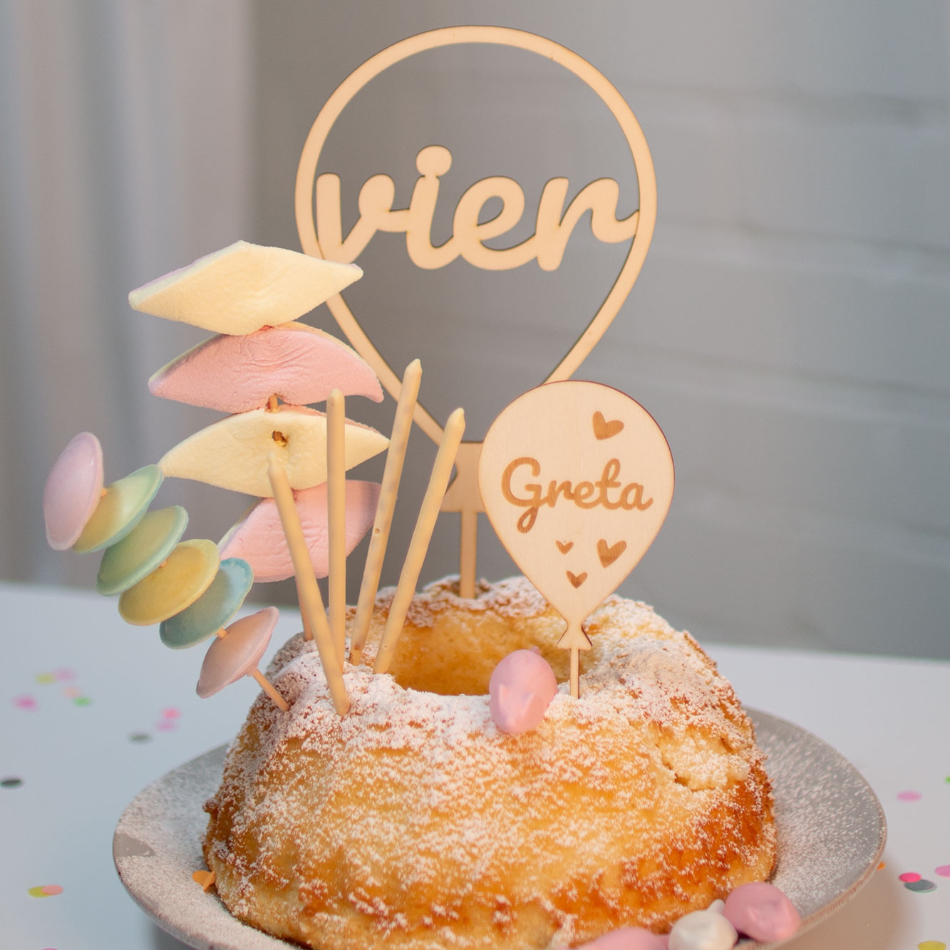 Cake Topper Ballon mit Herzen Zahl 4