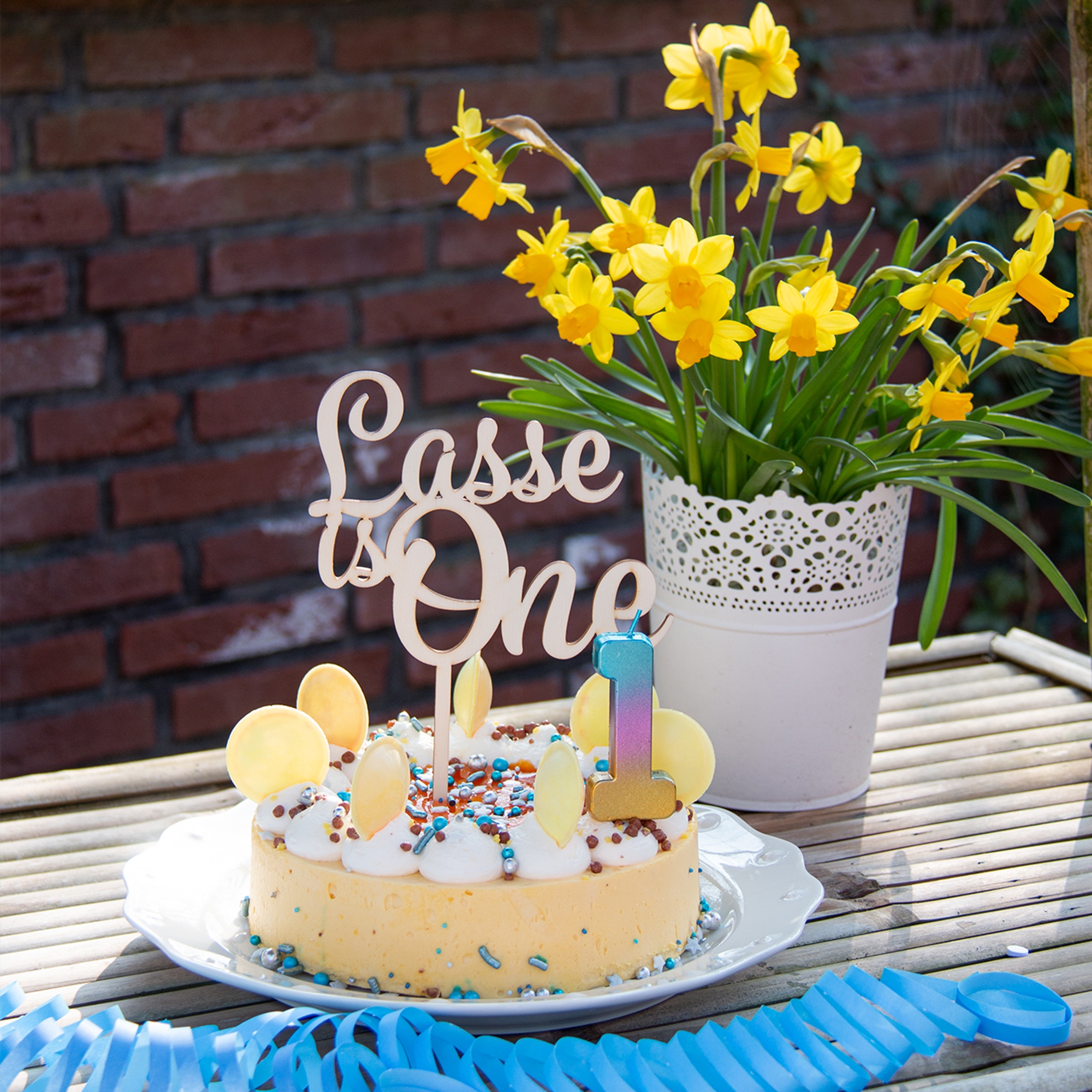 Cake Topper "is One"