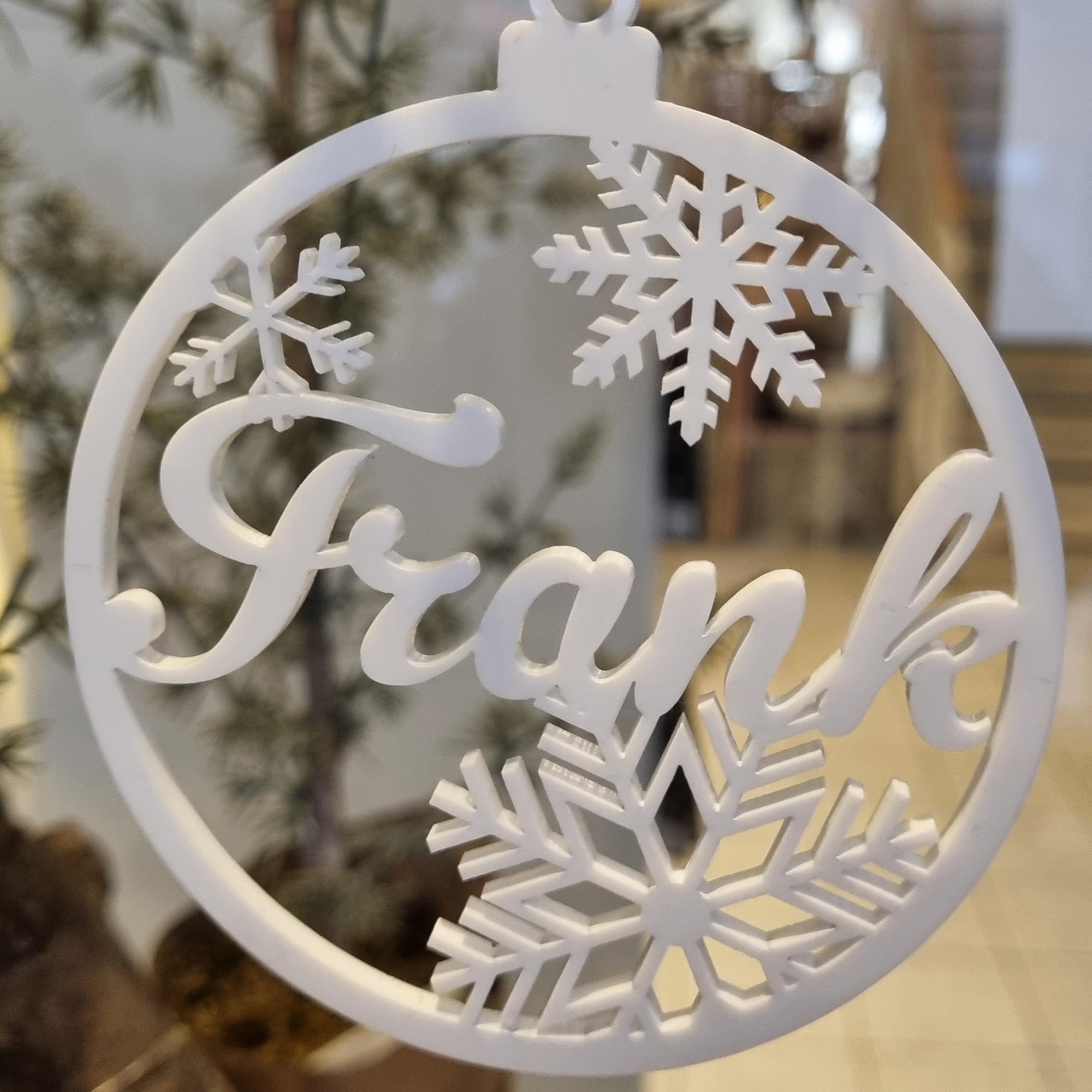 Geschenkanhänger Baumkugel Weiß Geschenkanhänger Baumkugel Weiß