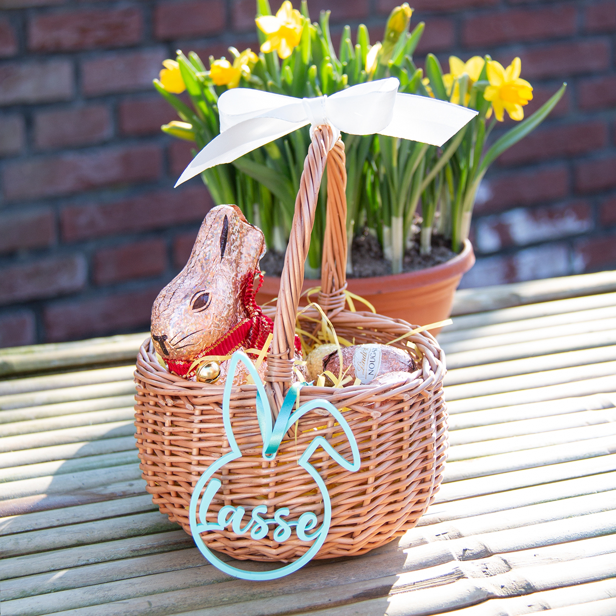 Osterkörbchen mit Hasenanhänger Osterkörbchen mit Hasenanhänger