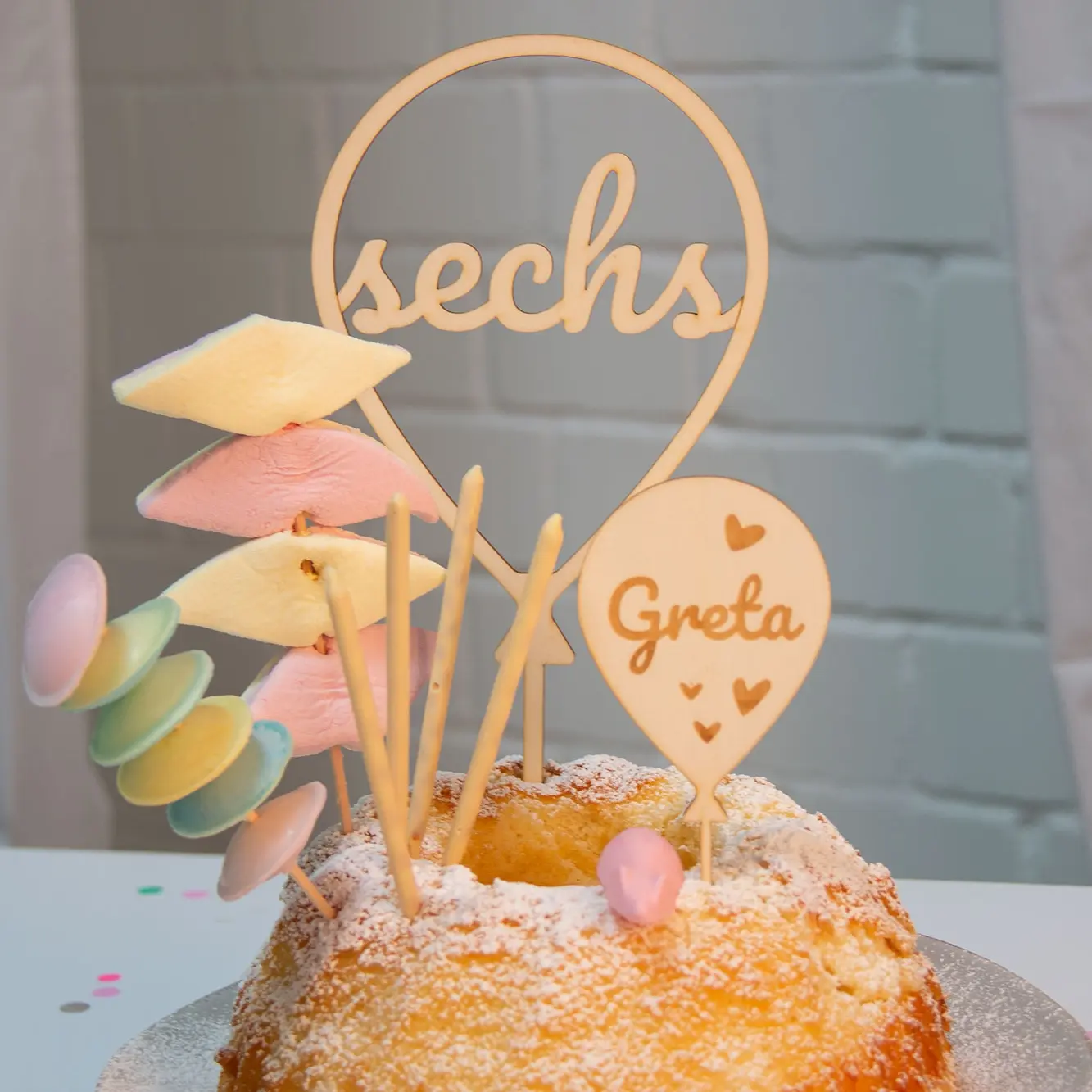 Cake Topper Ballon mit Herzen Zahl 6